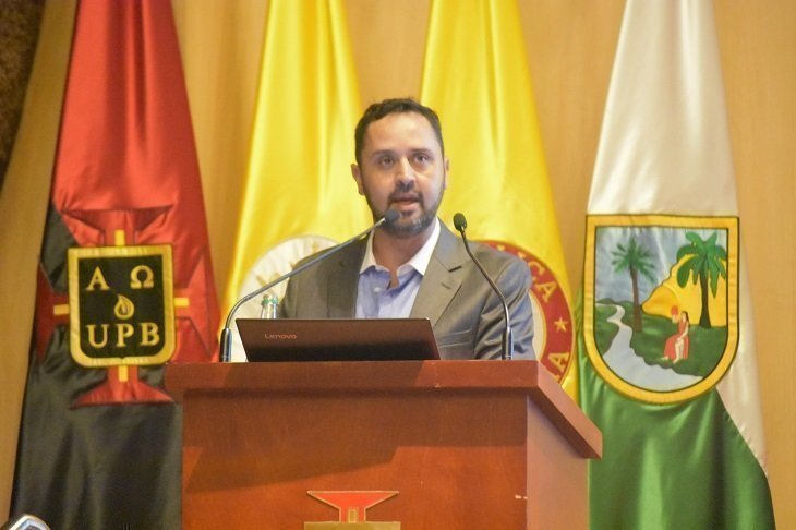 Profesor Javier Fernández Ledesma