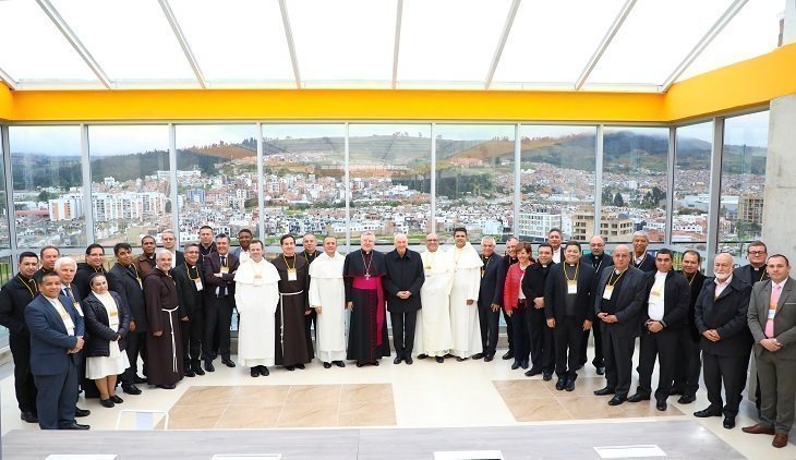 Reunión del Nuncio Apostólico y rectores de universidades católicas 