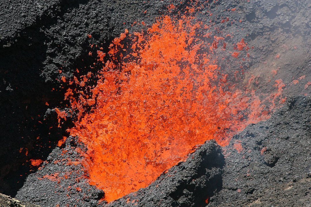 Cráter del volcán Villarrica en Chile