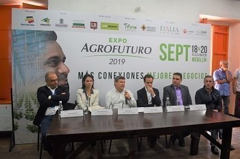 Mesa de dirigentes en la rueda de prensa de Expo Agrofuturo