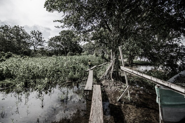 Fotografía de un paisaje en el río Atrato 