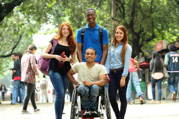 estudiantes que muestran diveresidad