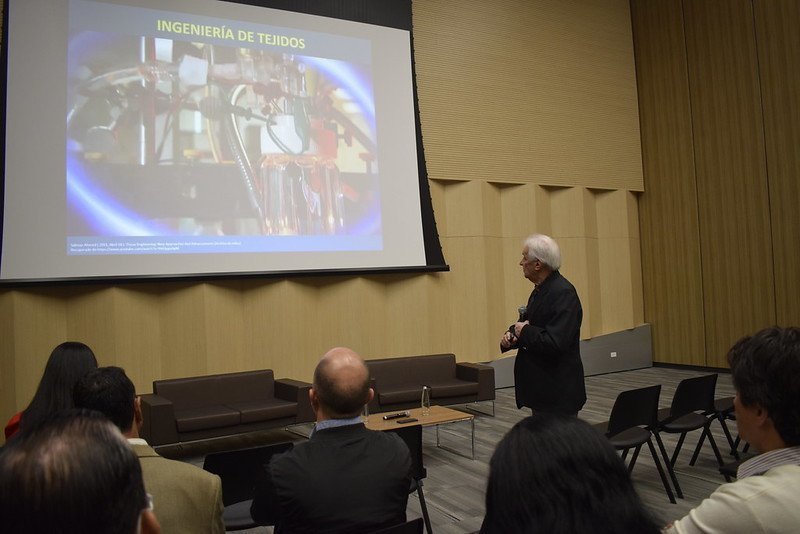 Charla del Dr. Reynolds sobre ingeniería de tejidos