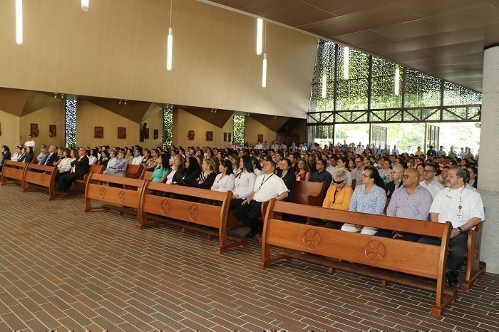 Templo de la UPB Con gente