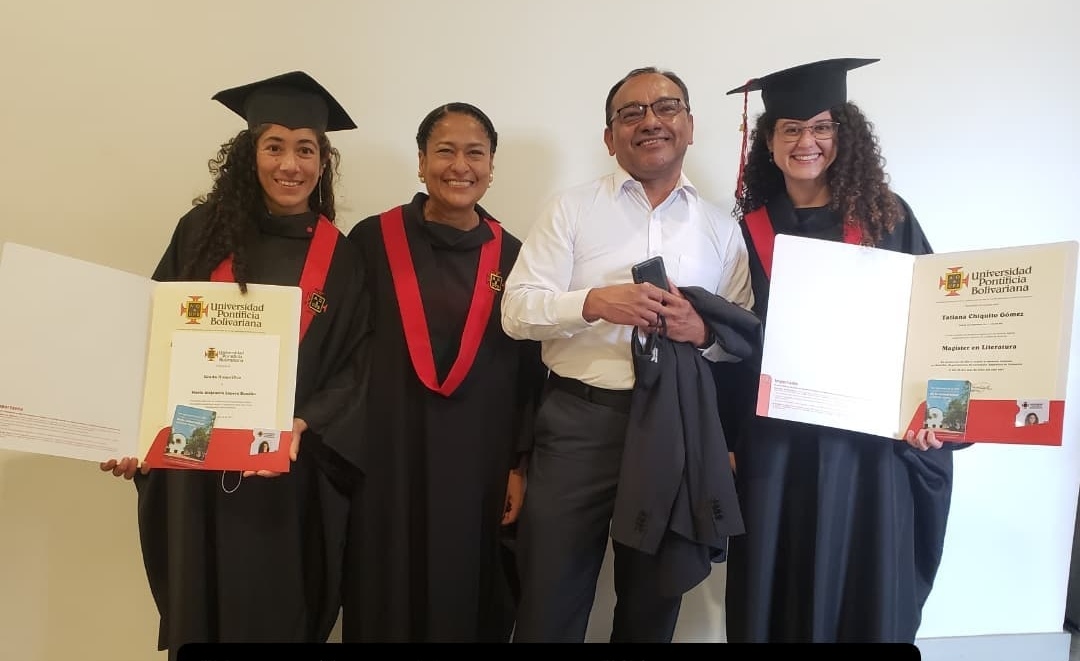 Docentes reciben grados honoríficos en maestría en literatura