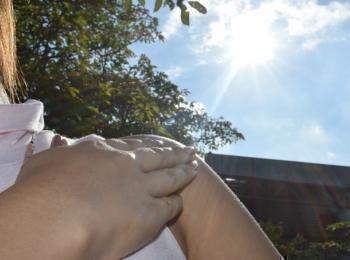 Piel recibiendo luz solar vitamina D